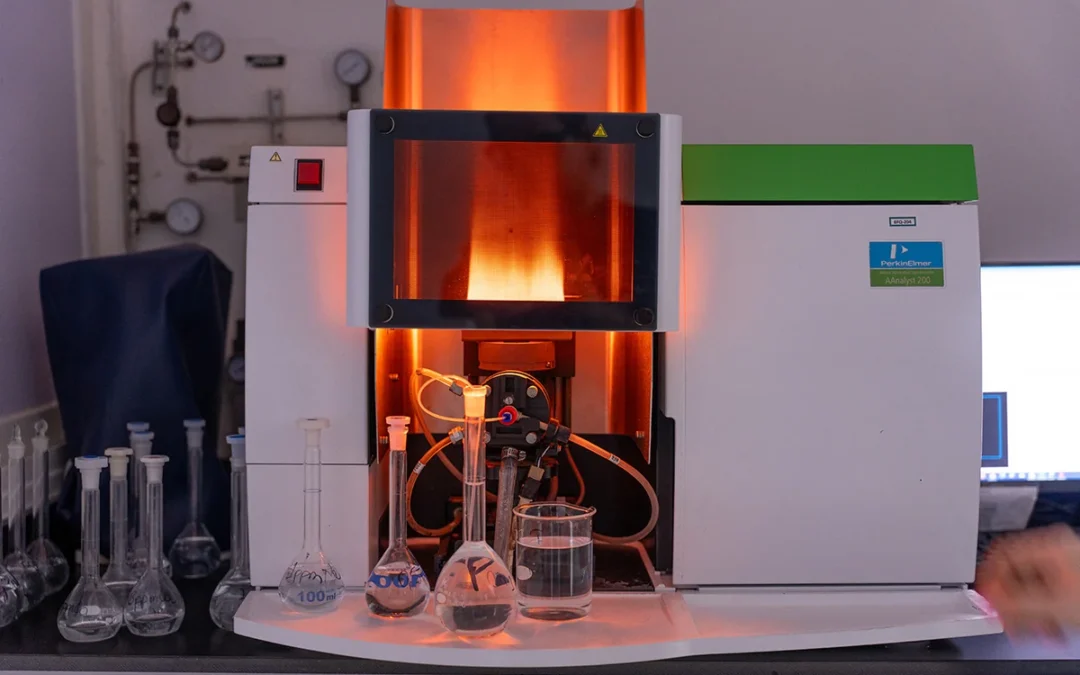Dominando la precisión analítica: Nuestra área instrumental respalda la calidad de tus productos